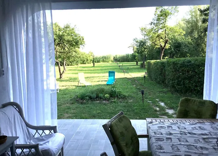 Voeroesparti Ueduelohaz