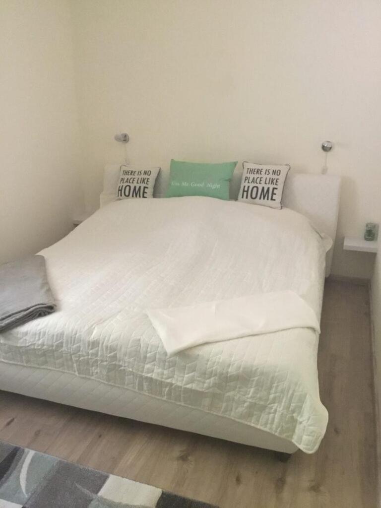 Holiday home Voeroesparti Ueduelohaz *